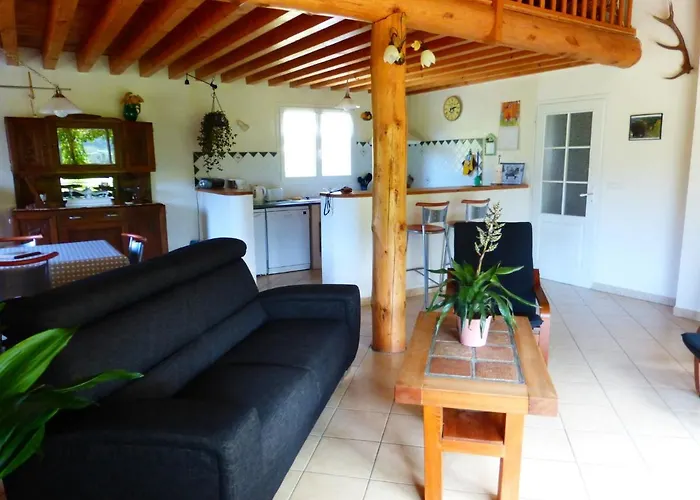Quiet Holiday Home in Marignac-en-Diois with Garden