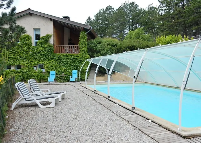 Cosy Holiday Home With Garden